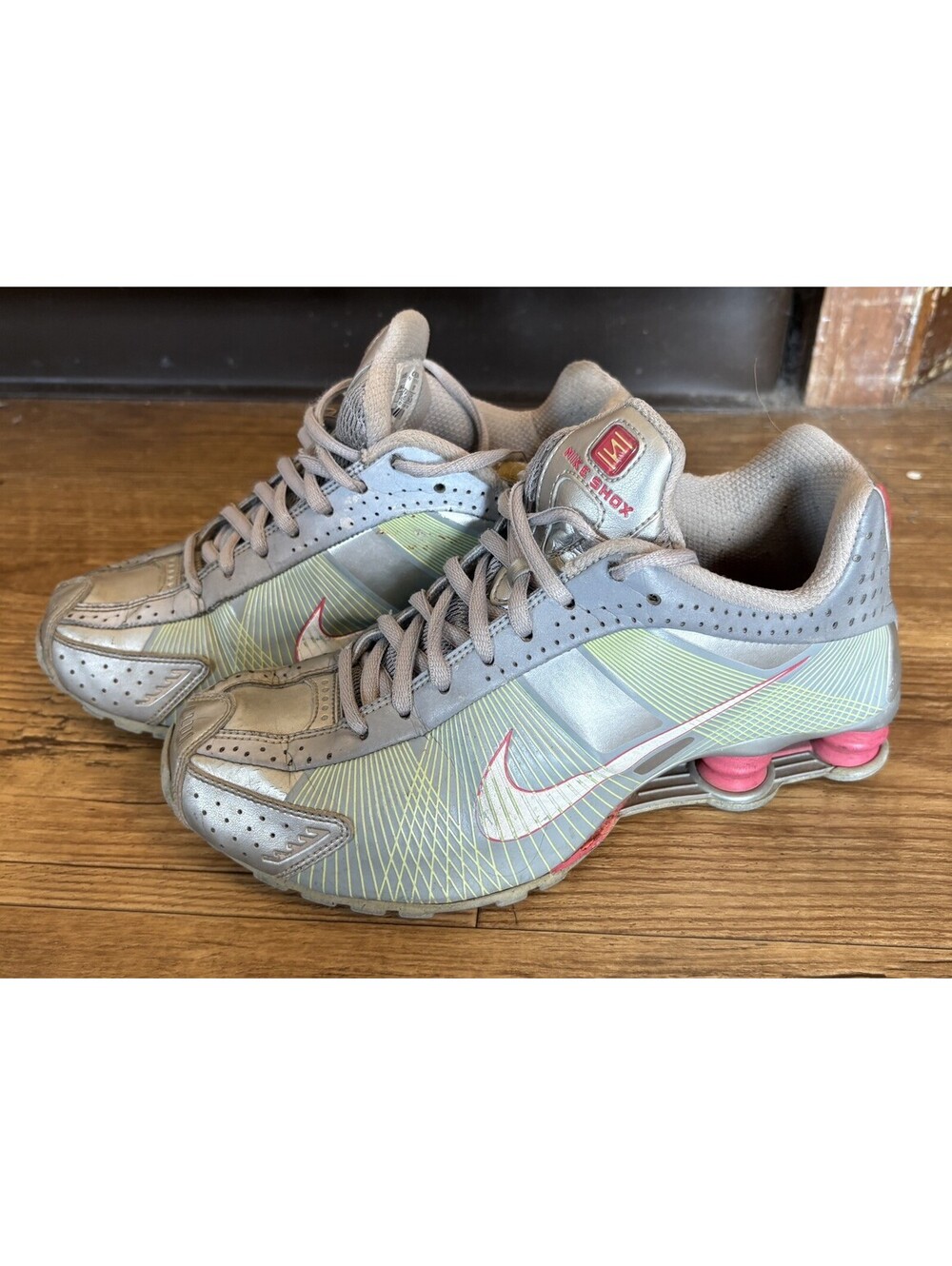 Nike Shox R4 Sneakers Shoes Women’s Size 7.5 Green Gray